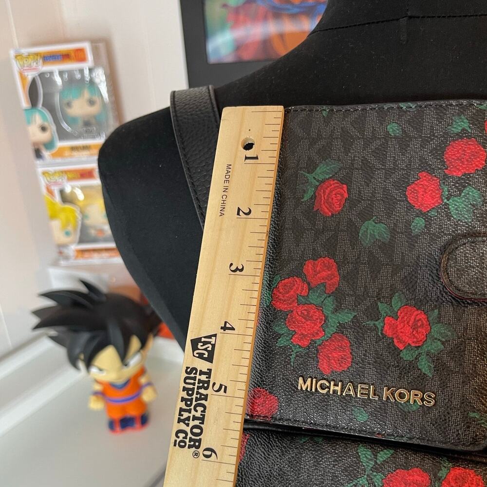 °｡⋆♡ Michael Kors Backpack & Passport Holder Set (HB-2) - Picture 9 of 14